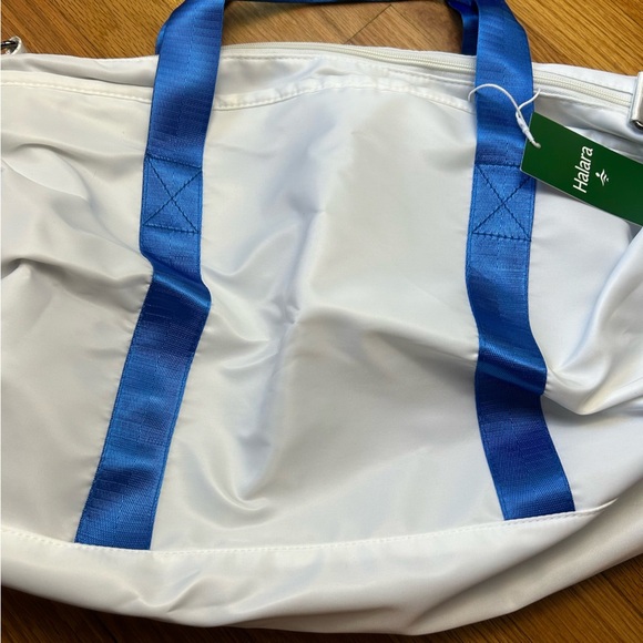 NWT Halara Weekender White & Blue Zipper Gym Duffle Bag with Shoulder Straps - Picture 3 of 13